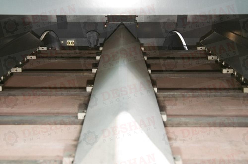 we are manufacturer of vogele paver chain guard